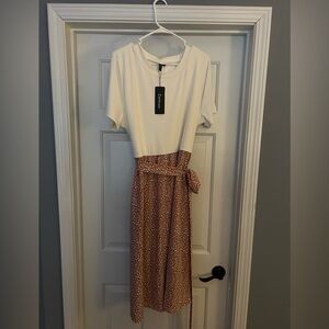 Beautiful all in one dress, with tshirt style top. Size XXL